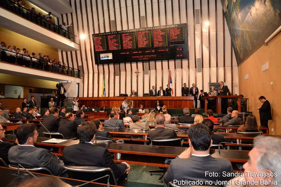 O desembargador Jefferson Alves de Assis, do Tribunal de Justiça da Bahia (TJ-BA), arquivou um inquérito da Polícia Federal que apurava suposto esquema criminoso na Assembleia Legislativa da Bahia (ALBA) "por falta de indícios de justa causa"; de acordo com a ação da PF, o crime de ordem tributária era praticado por "parte de deputados estaduais da Bahia e deputados federais, com suposto envolvimento de seus familiares e servidores" da Casa