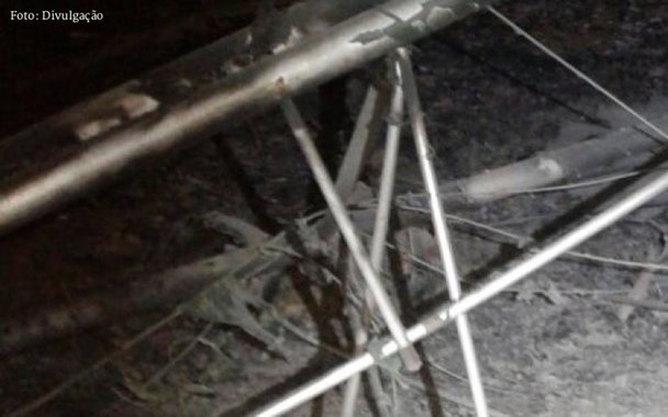 Um ultraleve caiu na zona rural de Palmas a cerca de 100 metros de uma pista particular em um sítio próximo à TO-010; quem morreu foi o advogado José Simone Nastari, de 63 anos, ficou preso às ferragens e foi carbonizado pelas chamas, que consumiram o ultraleve; de acordo com a OAB, Nastari tinha inscrição originária na Ordem de São Paulo e inscrição suplementar no Tocantins, e advogava desde 2000; instituição lamentou o acidente