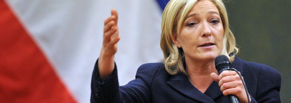 Primeira pesquisa de opinião realizada após o ataque na Champs-Elysées aponta que líder da extrema-direita francesa e candidata à Presidência do país europeu, Marine Le Pen (foto), alcança 23%, um ponto acima na comparação com o levantamento anterior; o centrista Emmanuel Macron Macron aparece com 24,5% dos votos, uma queda de 0,5 ponto percentual em relação à pesquisa anterior; a eleição acontece neste domingo (23)
 