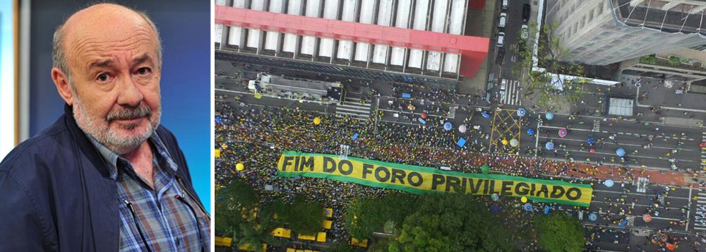 Jornalista Ricardo Kotscho criticou nesta segunda-feira, 27, o fracasso das manifestações de grupos que apoiaram o golpe contra a presidente Dilma Rousseff, como MBL e Vem Pra Rua; "Sumiram não só os patos como também os manifestantes dos protestos, agora a favor da Lava Jato e contra a 'reforma política', convocados no último domingo pelos mesmos movimentos que inundaram as ruas do país durante o processo de impeachment", diz o jornalista