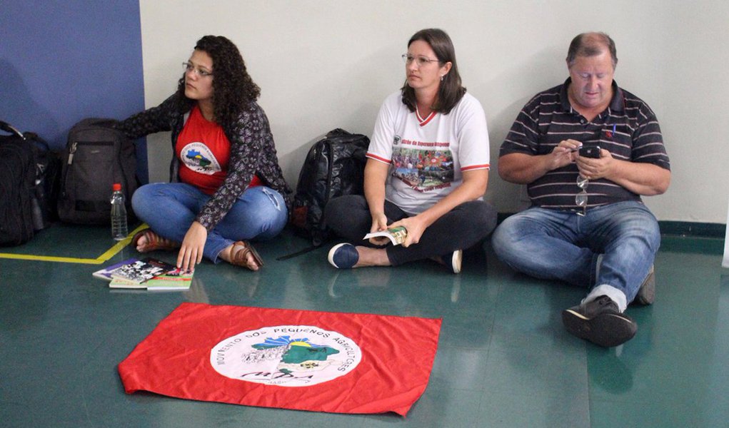 "Para o MPA, a greve de fome significa que alguns passarão fome por alguns dias para evitar que muitos passem fome uma vida inteira", afirma Bruno Pilon, do Movimento dos Pequenos Agricultores (MPA); o ato acontece na Câmara e é protagonizado pelos camponeses Frei Sergio Görgen, Josi Costa e Leila Denise Meurer