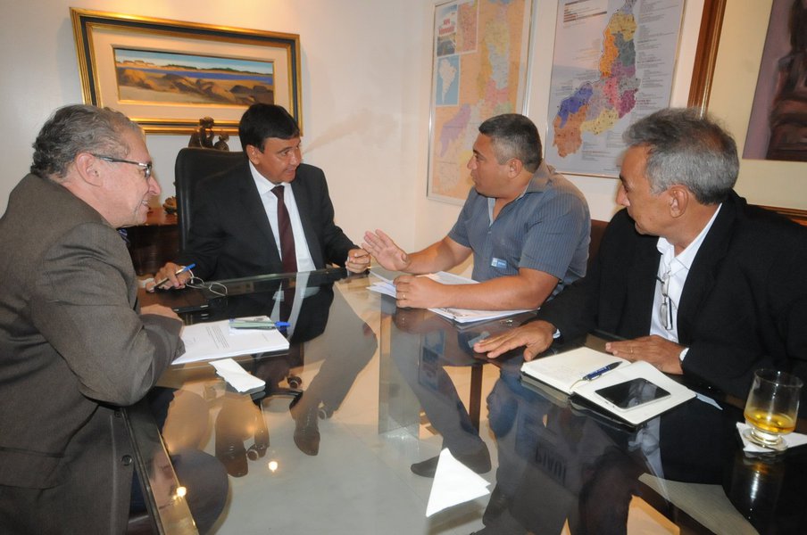 O governador Wellington Dias autorizou investimentos em municípios de diferentes regiões do Piauí; foram autorizadas obras em vários setores, contemplando saúde, esporte e mobilidade urbana; Inhuma foi contemplada com a pavimentação de ruas no bairro Araxá; localizada na entrada da cidade, a área, em processo de expansão, abriga aproximadamente 200 famílias e diversos estabelecimentos comerciais; o investimento é estimado em R$ 780 mil