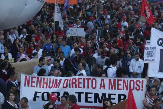 A palavra censura está na maioria das vezes associada a Estados autoritários. Mas a mídia hegemônica, liderada pela Globo, conquistou um poder que se coloca acima dos poderes da República. Texto de Lalo Leal na Rede Brasil Atual