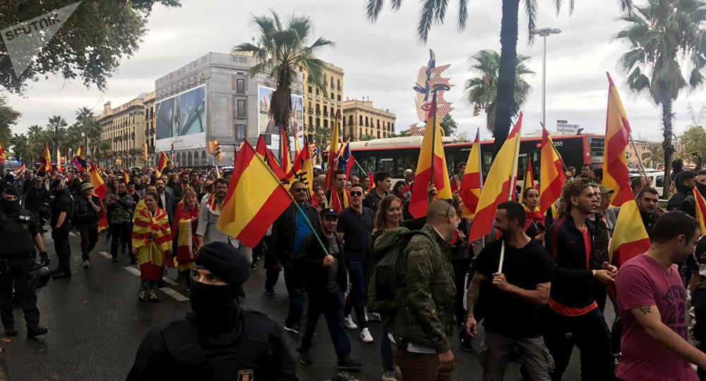 Um total de 1.982 companhias baseadas na Catalunha decidiu deixar a região e se instalar em outras partes da Espanha após o início das tensões provocadas pelo referendo de independência realizado na comunidade autônoma; a maior parte das empresas que se mudaram afirmou estar tentando evitar as incertezas legais em meio à situação política na região, que disputa com Madri o posto de mais rica do país