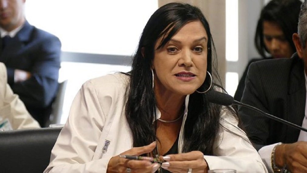 “Entendemos que a decisão do juiz Sérgio Moro foi arbitrária e caracteriza um precedente gravíssimo em relação ao direito constitucional do sigilo da fonte. O juiz Sérgio Moro teve a infelicidade de justificar sua ação alegando que o blogueiro Eduardo Guimarães não era jornalista”, afirmou a presidente da Federação Nacional dos Jornalistas, Maria José Braga, entrevista ao Diário de Goiás; além disso, a presidente destacou que é preciso observar que apesar de Eduardo Guimarães não ser de fato jornalista, com a popularização da internet, fazer comunicação deixou de ser algo exclusivamente de jornalistas e radialistas