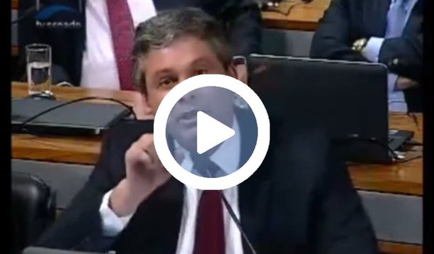 Durante a votação na Comissão de Constituição e Justiça do Senado que aprovou o texto da reforma trabalhista, o líder do PT no Senado, Lindbergh Farias alertou que a proposta não vai contribuir para geração de empregos; "O objetivo é aumentar a superexploração do trabalho dos mais pobres, dos terceirizados, é aumentar a rotatividade do emprego e o exército de reserva, diminuindo os salários de quem mais precisa. É uma verdadeira plutocracia que tomou o país de assalto! Mais do que nunca, é preciso aumentar as mobilizações e o enfrentamento com este governo. Parar o país na greve geral da próxima sexta e garantir, nas ruas e praças, a derrubada de Temer", afirmou; assista