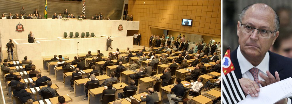 Governador Geraldo Alckmin (PSDB) enfrenta dificuldade inédita para aprovar o orçamento do próximo ano e as contas referentes ao exercício de 2016; bancada do PT na Casa conseguiu, pela primeira vez, emplacar um relator para avaliar as contas do governo tucano; relator, deputado José Américo, defende a rejeição das contas do governador Geraldo Alckmin em função de irregularidades que teriam sido cometidas pelo tucano; PT também destaca irregularidades cometidas pela Odebrecht no governo do PSDB admitidas pela empreiteira em acordo de leniência com o CADE