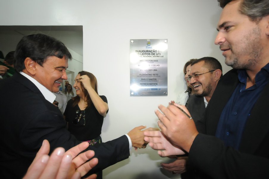 O governador Wellington Dias inaugurou, na cidade de Picos, obras nas áreas de saúde e educação; o chefe do Executivo piauiense entregou 10 leitos de UTI adulto no Hospital Regional Justino Luz e obras de climatização em escolas da cidade; para a inauguração da Unidade de Terapia Intensiva, o governo do Estado investiu em reforma e ampliação de toda a estrutura física do bloco da UTI, bem como aquisição e instalação de equipamentos instrumentais e cirúrgicos da unidade, com recursos do Tesouro Estadual e emenda parlamentar; dessa forma, foi investido em reforma das instalações físicas o valor de R$ 1 milhão