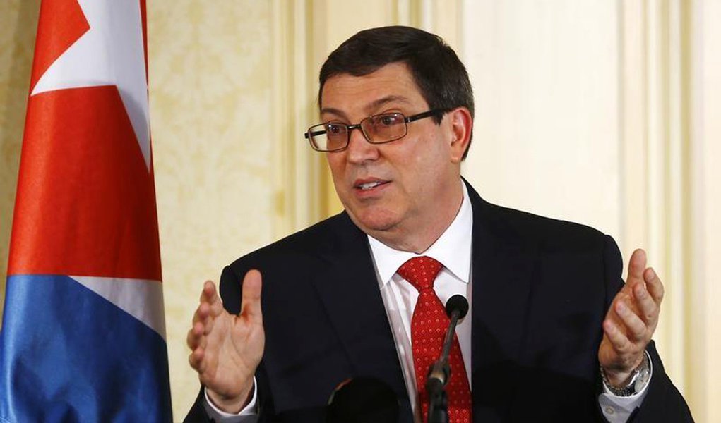 O chanceler de Cuba, Bruno Rodríguez, classificou como "totalmente falsos" os supostos ataques sônicos que afetaram pelo menos 24 diplomatas dos Estados Unidos em Cuba, e denunciou uma "manipulação política" do ocorrido, que tem como objetivo, disse, "prejudicar as relações bilaterais"