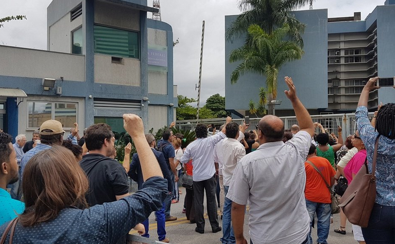 Esperança Equilibrista, nome dado a operação que levou reitor e vice reitora, entre outros, pra depor coercitivamente é um escárnio. É a demonstração clara de que não se trata mais de fazer justiça, mas de medir força. De desmoralizar os que defendem os direitos humanos