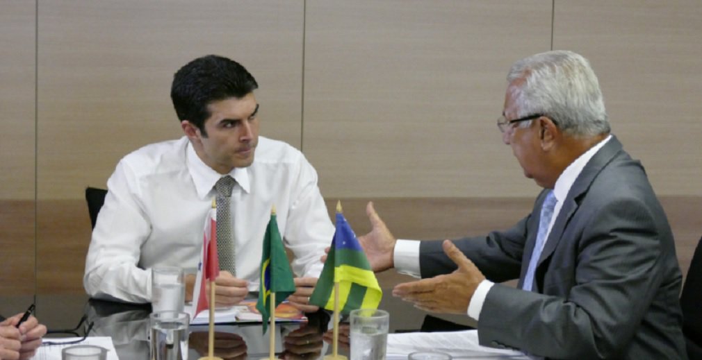 O abastecimento de água da grande Aracaju está garantido pelos próximos 20 anos; o governo Federal repassou mais R$ 4,97 milhões para finalização da obra de ampliação da Adutora do São Francisco; o repasse atende ao pleito do governador Jackson Barreto, que esteve em maio com o diretor de obras hídricas do Ministério da Integração, Marcelo Pereira Borges, para tratar do assunto e faz parte do compromisso firmado pelo ministro da Integração Nacional, Helder Barbalho, com o governador do Estado, para assegurar a oferta de água de qualidade para a população sergipana