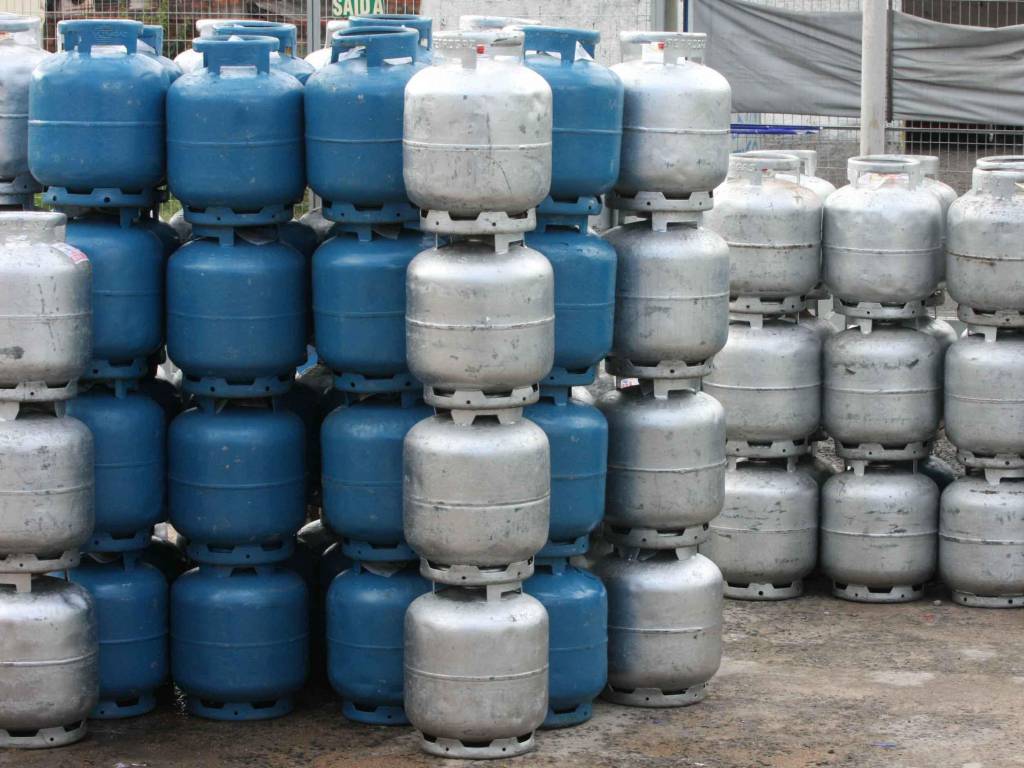 Petrobras elevará os preços do gás liquefeito de petróleo (GLP) envasado pelas distribuidoras em botijões de até 13 kg, o chamado gás de cozinha, em 8,9%, principalmente devido à alta das cotações do produto nos mercados internacionais, informou a empresa; último reajuste ocorreu há cerca de um mês; alteração atual não se aplica ao GLP destinado a uso industrial e comercial