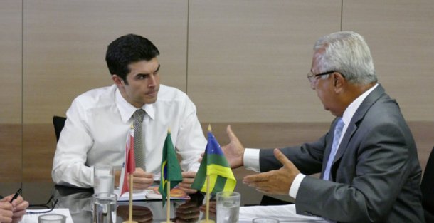O abastecimento de água da grande Aracaju está garantido pelos próximos 20 anos; o governo Federal repassou mais R$ 4,97 milhões para finalização da obra de ampliação da Adutora do São Francisco; o repasse atende ao pleito do governador Jackson Barreto, que esteve em maio com o diretor de obras hídricas do Ministério da Integração, Marcelo Pereira Borges, para tratar do assunto e faz parte do compromisso firmado pelo ministro da Integração Nacional, Helder Barbalho, com o governador do Estado, para assegurar a oferta de água de qualidade para a população sergipana