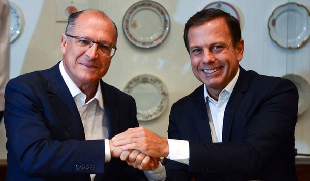 Prefeito de São Paulo, João Doria (PSDB), disse não ver problema em o governador paulista, Geraldo Alckmin, presidir o PSDB e ser postulante à candidatura tucana ao Palácio do Planalto; "Geraldo Alckmin tem credenciais para conduzir o partido com equilíbrio, com essa capacidade de aglutinar todo o PSDB e caminhar para que em 2018 tenhamos uma grande frente de partidos sob a liderança do PSDB e outros partidos importantes também para garantir um projeto de governo liberal, transformador para o Brasil", disse 