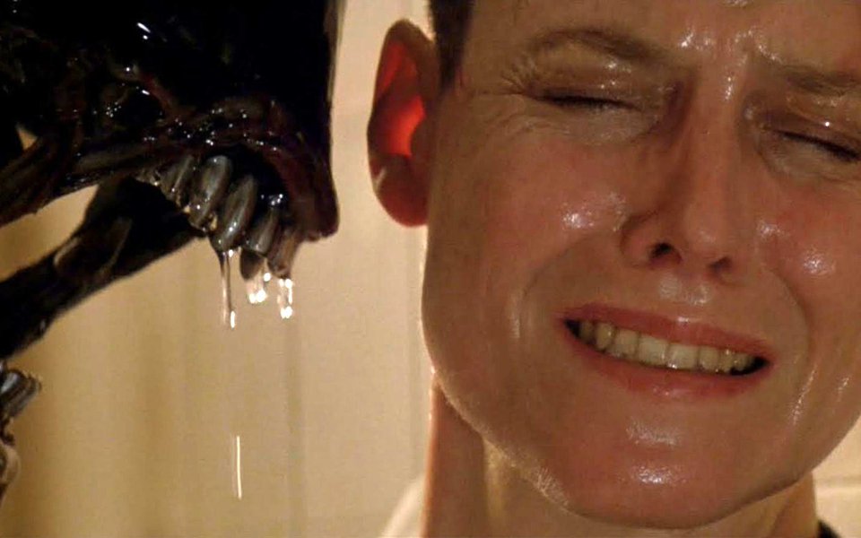 A direita brasileira não cessa de se mostrar: é uma verdadeira idiotia não-extirpável, dentro de seu túmulo, que o refluxo das novas marés apagará das areias e das terras brasileiras