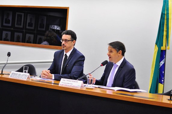 O presidente da Comissão de Cultura da Câmara dos Deputados, Thiago Peixoto (PSD-GO), se colocou à disposição do novo ministro da Cultura, Sérgio Sá Leitão, no trabalho de resgate da Cultura nacional; “Sabemos que a situação não está fácil e é uma questão geral, mas é possível encontrar meios de dar mais atenção à Cultura e a CCult com certeza será uma parceira nesse processo”, disse Thiago; os dois se encontraram nesta quinta-feira na Câmara, onde o ministro participou, a convite do presidente, de um seminário sobre Economia Criativa