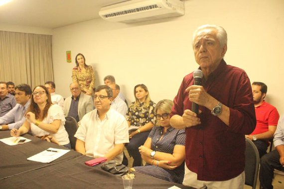 O deputado federal Danilo Forte (PSB-CE) promoveu ontem uma reunião plenária com seus apoiadores, após perder o comando do PSB no Ceará. Danilo foi afastado da presidência do partido, após votar contra a orientação partidária, a favor da reforma trabalhista e manter o apoio a Michel Temer. Danilo afirmou que vai recorrer à justiça, contra a decisão da direção nacional do partido
 