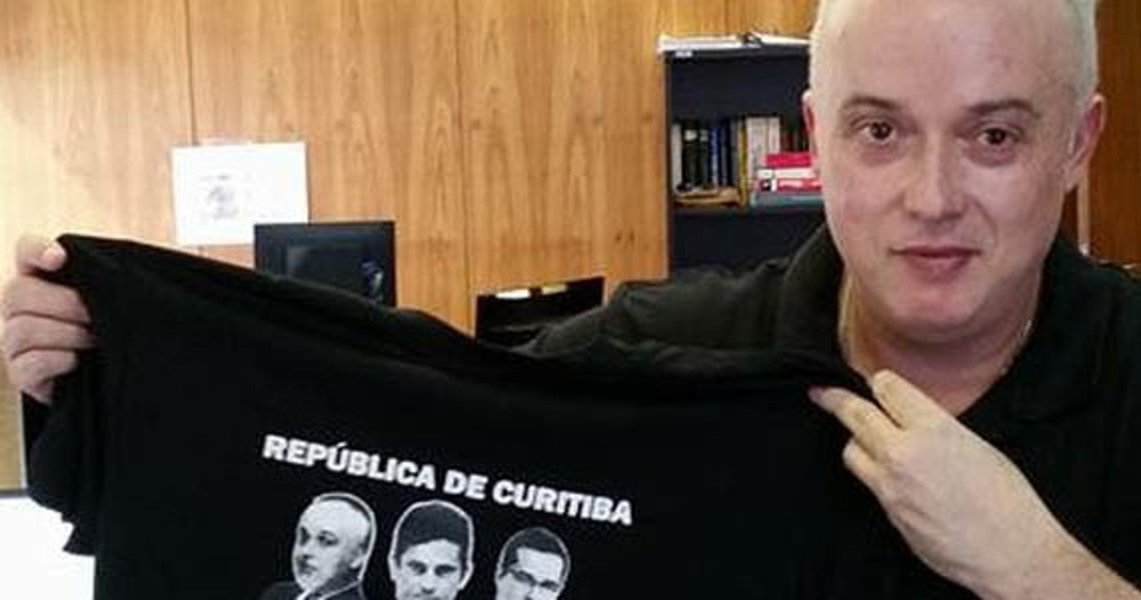 Um dia após noticiar que o julgamento de Lula em segunda instância foi marcado para janeiro de 2018, a Folha de S. Paulo decidiu publicar uma reportagem sobre crimes que a Odebrecht omitiu em seu acordo de delação premiada; o texto mostra que os executivos da empreiteira ocultaram fatos sobre superfaturamento em dezenas de obras, fazendo o leitor imaginar quais outros acordos foram comprometidos pelos interesses da empresa; por que mostrar que os delatores disseram o que era conveniente - para a empresa e para a Lava Jato - só agora?, questiona a jornalista Cíntia Alves, do Jornal GGN