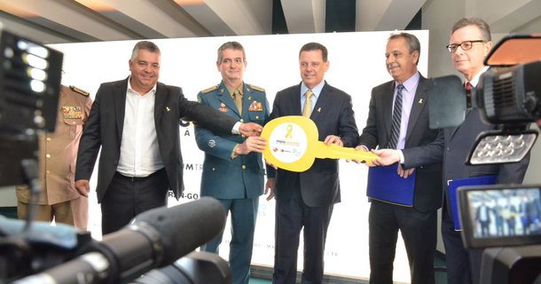 O governador Marconi Perillo e o Detran-GO deu a largada ao Maio Amarelo que visa reduzir os acidentes e mortes no trânsito; entre as medidas estão o aumento em 25% do banco de horas dos policiais militares empregados nas ações de trânsito; presença da Central de Flagrantes nas blitzes do Balada Responsável; efetivar parceria com as prefeituras de Goiânia, Aparecida de Goiânia e Anápolis para reduzir os acidentes; implantar sinalização em mais de 150 municípios e municipalização do trânsito em 103 municípios
 