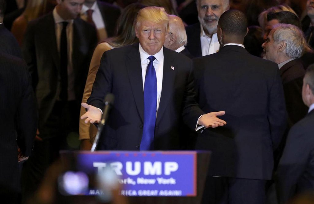 O presidente dos Estados Unidos, Donald Trump, anuncia nesta sexta-feira (13) a decisão sobre o pacto nuclear multilateral assinado com o Irã em 2015 e a nova estratégia para se relacionar com o país, informou a Casa Branca; Trump tem que anunciar antes de domingo se considera que o Irã está cumprindo o acordo multilateral para limitar seu programa atômico, em troca do fim das sanções internacionais contra o País