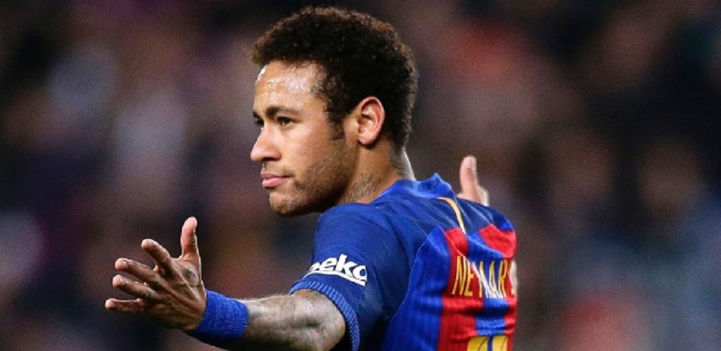 O atacante Neymar irá enfrentar um julgamento por suposta fraude na Espanha relacionado ao valor de sua transferência do Santos ao Barcelona em 2013, informou a Alta Corte Nacional Espanhola nesta quinta-feira; os réus no julgamento são o jogador, seus pais, os dois times, o atual presidente do Barcelona, Josep Maria Bartomeu, e seu antecessor, Sandro Rosell, e o ex-presidente do Santos Odílio Rodrigues, de acordo com um comunicado do tribunal