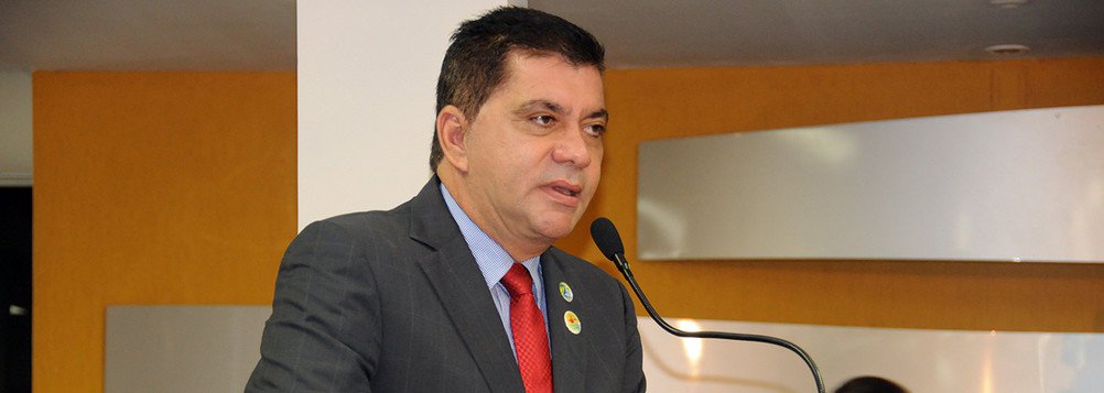 A Polícia Federal concluiu o relatório referente a Operação Nosotros, deflagrada em novembro do ano passado com o objetivo de apurar suposta fraude envolvendo o processo licitatório para construção do sistema de transporte BRT em Palmas; extraoficialmente, a informação é de que a corporação teria indiciado o prefeito Carlos Amastha (PSB) pelo crime de excesso de exação (cobrança sem previsão legal), por causa do IPTU aplicado contra um contribuinte; o MPF decidirá se apresenta denúncia