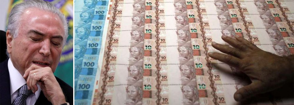 A dívida pública federal subiu 0,26% em maio frente a abril, alcançando 3,253 trilhões de reais, quarta alta consecutiva mas que ainda mantém o estoque fora da faixa de 3,45 trilhões a 3,65 trilhões de reais estabelecida pelo Tesouro Nacional para 2017, conforme Plano Anual de Financiamento (PAF); dívida pública mobiliária interna subiu 0,22 por cento no período, a 3,130 trilhões de reais, diante da apropriação positiva de juros de 25,67 bilhões de reais e resgate líquido de 18,74 bilhões de reais, informou o Tesouro nesta segunda-feira