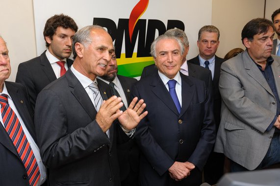 Segundo o corretor financeiro Lúcio Funaro revelou ao Ministério Público, o ex-deputado Eduardo Cunha e Joesley Batista, dono da JBS, conseguiram indicar o então deputado Antonio Andrade para o Ministério da Agricultura, para que atendesse demandas de Joesley; esquema beneficiou as empresas de Joesley com pelos menos duas medidas: a proibição de venda da despojos de boi por pequenos frigoríficos e de um remédio para parasitas, a ivermectina; "Ele recebeu no caso da ivermectina R$ 3 milhões e no caso do despojo, R$ 1,5 milhão", disse Funaro
 