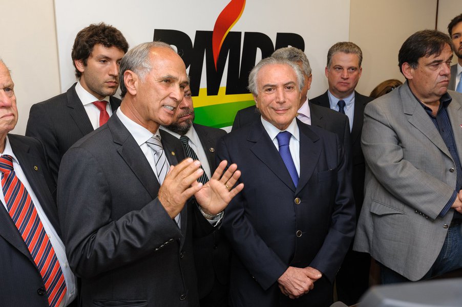 Segundo o corretor financeiro Lúcio Funaro revelou ao Ministério Público, o ex-deputado Eduardo Cunha e Joesley Batista, dono da JBS, conseguiram indicar o então deputado Antonio Andrade para o Ministério da Agricultura, para que atendesse demandas de Joesley; esquema beneficiou as empresas de Joesley com pelos menos duas medidas: a proibição de venda da despojos de boi por pequenos frigoríficos e de um remédio para parasitas, a ivermectina; "Ele recebeu no caso da ivermectina R$ 3 milhões e no caso do despojo, R$ 1,5 milhão", disse Funaro
 