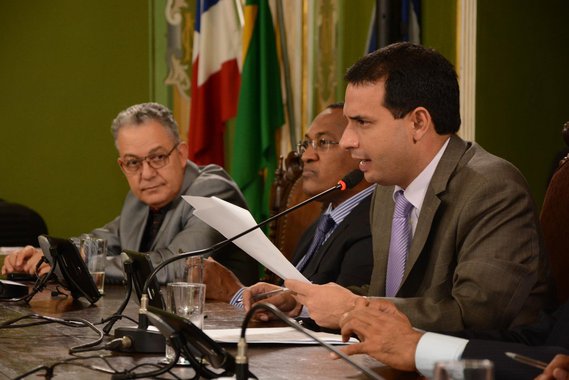 O presidente da Câmara Municipal, vereador Leo Prates (DEM), anunciou que assinará na terça-feira (31) um convênio com o Tribunal de Contas do Estado (TCE) para dar mais transparência aos gastos públicos; o acordo possibilitará que o Sistema Mirante, do TCE, seja aplicado no Poder Legislativo de Salvador a fim de auditar os dados e fiscalizar a execução financeira; "É mais um passo importante do Legislativo no processo de disponibilizar de forma cada vez mais transparente a forma com que os recursos são administrados", diz Prates