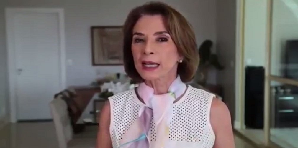 A secretária de Estado da Educação, Raquel Teixeira, reiterou nesta quarta-feira que o pagamento de todos os benefícios anunciados este mês pelo governador Marconi Perillo aos servidores da Educação serão pagos em junho; “Algumas pessoas, para tumultuar, têm tentado questionar essa decisão”, revelou Teixeira; "Eu venho até aqui reafirmar o seguinte: todos os professores P1 e P4 efetivos terão aumento de 7,64%. Haverá um aumento de 21% para todos os administrativos efetivos, 34% para os temporários, R$ 2 mil de gratificação para os professores em escolas de tempo integral, R$ 500 de vale-alimentação para todos os professores e administrativos e um concurso público para 1 mil vagas”, disse no vídeo