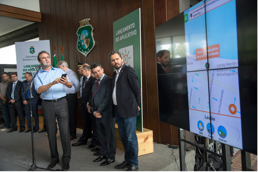 O APP 190, lançado nesta quinta (28) pelo governador Camilo Santana (PT), funcionará para o registro virtual de ocorrências de roubo e lesão através do celular. “Se o fato ocorrer naquele momento, a pessoa pode fazer o registro do cidadão, do veículo, pode gravar, bater uma foto e enviar pelo aplicativo. Imediatamente, ao receber a solicitação, a Ciops já encaminha para a viatura mais próxima ao local onde o fato ocorreu. E o mais importante: a tecnologia evita o trote”, explicou Camilo