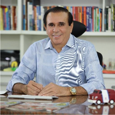 Em reunião realizada nesta segunda-feira (22), o PMDB do Ceará decidiu se posicionar contra a emenda do deputado Heitor Férrer (PSB) que propõe a extinção do Tribunal de Contras dos Municípios. De acordo com o presidente em exercício do partido, Gaudêncio Lucena, "só há duas situações no caso para que o deputado que não atender essa orientação sofra punição: votar contra a emenda ou se ausentar no dia da votação"