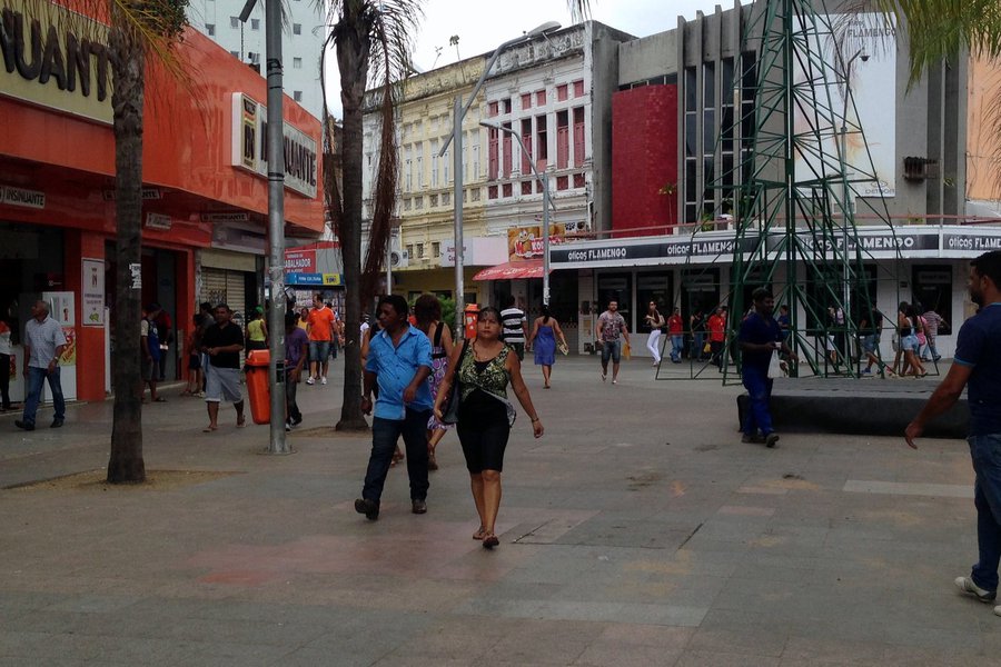Estimativa da Federação do Comércio do Estado de São Paulo (Fecomércio-SP) mostra que Maceió terminou o ano de 2016 com 60% dos consumidores com alguma dívida, alcançando o sétimo lugar no nível de endividamento entre as capitais do Nordeste; São Luís/MA (72%), Recife/PE (68%) e João Pessoa foram as capitais mais endividadas; somente Teresina/PI (53%) e Salvador/BA (51%) ficaram abaixo da média das capitais