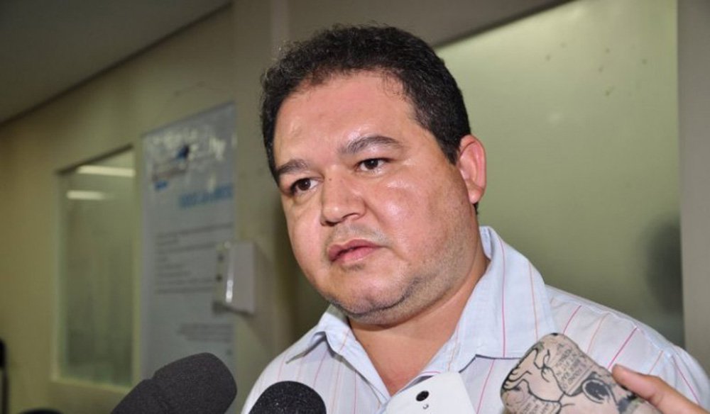 O presidente do Sindicato dos Servidores Públicos do Tocantins (Sisepe), Cleiton Pinheiro, criticou o governo estadual por não ter convocado a categoria para debater as propostas apresentadas, mas ponderou não ser possível se colocar contra por se tratar de programas voluntários; de acordo com o sindicalista, o Programa de Desligamento Voluntário (PDV) anunciado pelo governo pode gerar consequências na aposentadoria e nas progressões
 