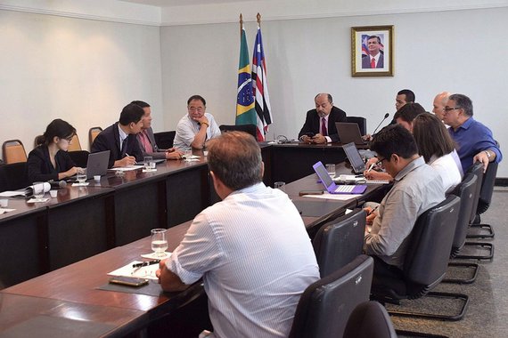 Investidores de bancos internacionais se reuniram com o governo do Maranhão, no Palácio Henrique de La Rocque, para tratar do apoio financeiro na construção do Corredor Norte Sul e alavancar o desenvolvimento econômico do estado; colaboram para a implantação do Projeto Corredor Norte Sul de Integração do Maranhão o Banco de Desenvolvimento da América Latina (CAF) e o Novo Banco de Desenvolvimento (NDB), também conhecido como Banco dos BRICS
