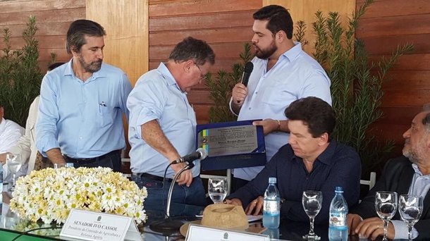Essa cena execrável não seria possível se o presidente golpista Michel Temer tivesse honrado a promessa de afastar ministros denunciados pela Justiça e demitir os que tivessem as denúncias acolhidas pelo STF. Blairo Maggi, ministro da Agricultura, é acusado de liderar uma organização criminosa que desviou recursos quando esteve à frente do governo do Mato Grosso