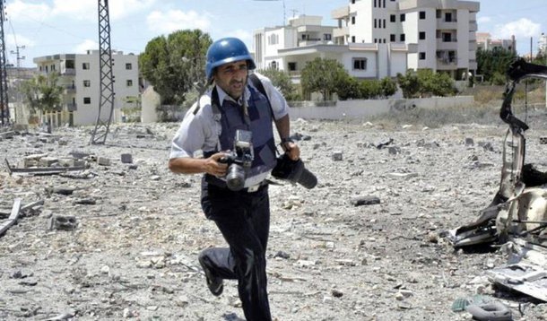 Ao menos 65 membros da mídia do mundo todo foram mortos enquanto realizavam seu trabalho neste ano, informou a organização em defesa da liberdade de imprensa Repórteres Sem Fronteiras; Entre os mortos estão 50 jornalistas profissionais, sete jornalistas cidadãos e oito outros integrantes da mídia; cinco países mais perigosos foram Síria, México, Afeganistão, Iraque e Filipinas