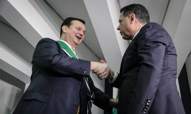 O ministro Gilberto Kassab afirmou nesta quarta-feira em Goiânia que o governador Marconi Perillo é uma dos grandes líderes do País na atualidade e que seu trabalho à frente do Governo de Goiás é referência nacional e dispensa apresentações em função da alta qualidade e dos resultados; "O governador é uma liderança bastante expressiva, a mais expressiva de Goiás e uma das mais expressivas do Brasil"; “O governador Marconi Perillo dispensa apresentação de referências. Não é apenas o maior líder do Estado de Goiás há algumas décadas, é hoje um dos grandes líderes do nosso País", disse o ministro, que participou do ato de migração de emissoras de rádio de Goiás da frequência AM para FM