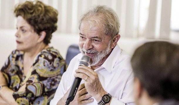 Ex-presidente é recebido como chefe de Estado por reitores de 19 universidades e institutos federais mineiros, ouve propostas e angústias pelo engessamento de investimentos por 20 anos; leia reportagem de Cláudia Motta, na Rede Brasil Atual