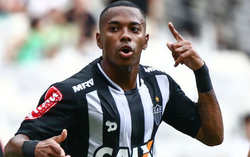 Um time como o Galo, cujo slogan é "paixão do povo", deve se comprometer com a defesa da igualdade; os clubes em geral não podem mais se esquivar de sua responsabilidade no combate às diversas formas de violência; feministas repudiam silêncio do time sobre a acusação de estupro contra o atacante Robinho