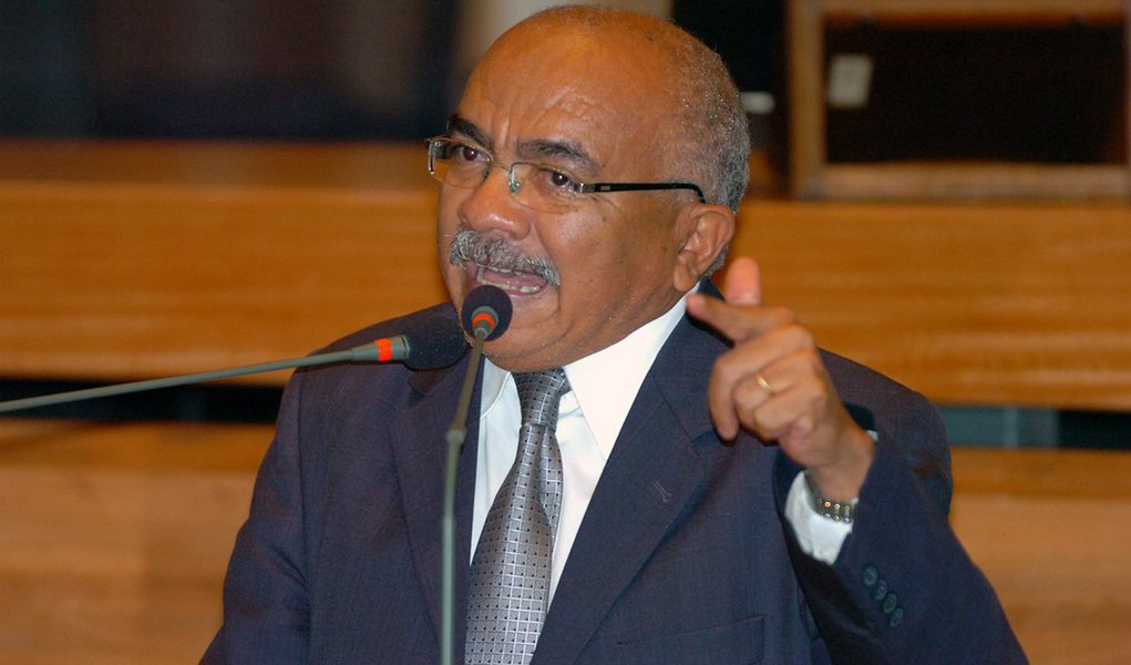 O deputado distrital Chico Vigilante (PT-DF) publicou uma carta aos desembargadores da Justiça do Trabalho no Distrito Federal pedindo justiça à situação dos vigilantes, que entraram em greve depois de não obter acordo com os patrões, mas foram forçados à retornar ao trabalho por ordem do tribunal, sob pena de multa; ele apela para que os desembargadores "julguem o dissídio coletivo dos vigilantes com brevidade. É preciso fazer justiça. Necessitamos da decisão, pois, nós obedecemos às regras, os patrões, não obedecem"