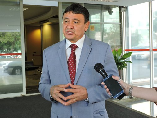 O governador Wellington Dias esteve em Brasília, em audiência com o diretor-geral de Serviço Florestal Brasileiro, Raimundo Deusdará, do Ibama, tratando sobre um projeto semelhante ao Programa Ativos Verdes, que utilize crédito florestal no Piauí e também sobre a ampliação do Parque Nacional da Serra das Confusões; “Aqui eles se dispuseram a colocar um conjunto de informações à nossa disposição. Eles que têm uma experiência prática, no que deu certo ou deu errado, e já fizeram a captação de 1,4 bilhão de reais nessa área”, disse Dias