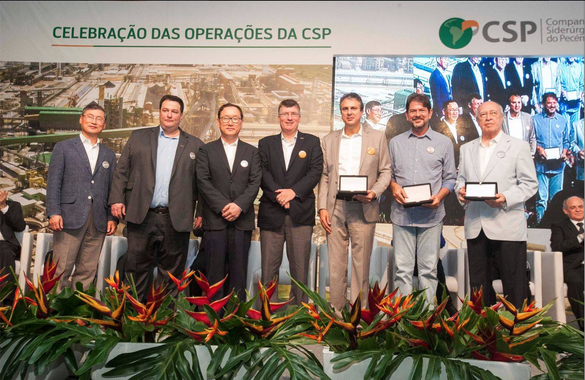 Em evento de celebração dos resultados da Companhia Siderúrgica do Pecém, nesta terça-feira (4), o governador Camilo Santana (PT) projetou que o Produto Interno Bruno (PIB) do Ceará aumentará em mais de 10% com empresa, e que suas atividades representarão 50% do total do PIB industrial cearense. Dentre os avanços proporcionados pela siderúrgica, destacou-se o anúncio de investimento de R$ 540 milhões anuais no Estado. “A Companhia Siderúrgica do Pecém é uma realização histórica, que traz um novo campo de investimentos e oportunidades para o povo do Ceará”, disse Camilo