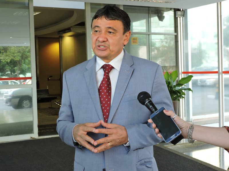 O governador Wellington Dias esteve em Brasília, em audiência com o diretor-geral de Serviço Florestal Brasileiro, Raimundo Deusdará, do Ibama, tratando sobre um projeto semelhante ao Programa Ativos Verdes, que utilize crédito florestal no Piauí e também sobre a ampliação do Parque Nacional da Serra das Confusões; “Aqui eles se dispuseram a colocar um conjunto de informações à nossa disposição. Eles que têm uma experiência prática, no que deu certo ou deu errado, e já fizeram a captação de 1,4 bilhão de reais nessa área”, disse Dias