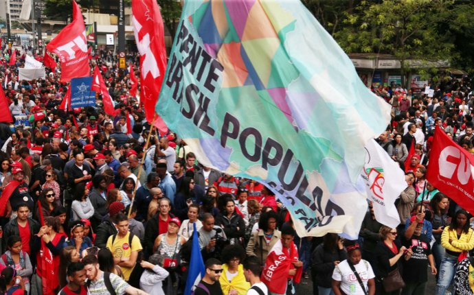 Em se tratando de uma Frente que congrega movimentos sociais e partidos há que se ater para não a tornar correia de transmissão de partidos, sem negar a importância deles