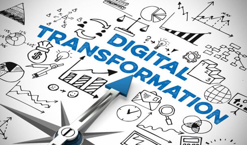 "A verdadeira Transformação Digital acontece quando podemos substituir, em 100% das ações, o homem pela máquina", diz Leandro Silva, chefe do PMO da Indigosoft; "A inteligência artificial consegue trabalhar por mais tempo com menos esforço, ela aprende com suas interações e libera os operadores humanos para realizar o trabalho mais especializado"; segundo ele, o Uber e o Airbnb não são exemplos de Transformação Digital, mas apenas uma parte deste processo; "As duas empresas se valeram das dificuldades que as pessoas encontravam em mercados sólidos e tradicionais, que não dependiam exclusivamente da Internet"
