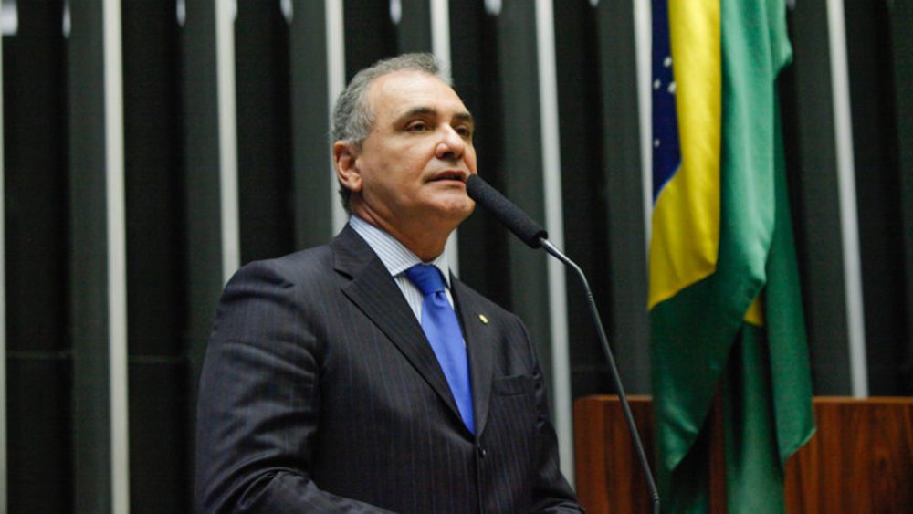 O deputado federal Nelson Pelegrino (PT-BA) avaliou como um “grave atentado contra a democracia“ o habeas corpus, concedido pela justiça baiana, para uso policial contra trabalhadores do ramo Químico (Sindiquímica) durante a paralisação desta sexta-feira (10); de acordo com ele, a medida constrange princípios constitucionais, como o direito de reunir-se pacificamente; "O Sindiquimica atua há meio século com a missão legítima de proteger o direito dos trabalhadores. Fica claro que este ato representa tentativa de intimidação”, criticou o deputado