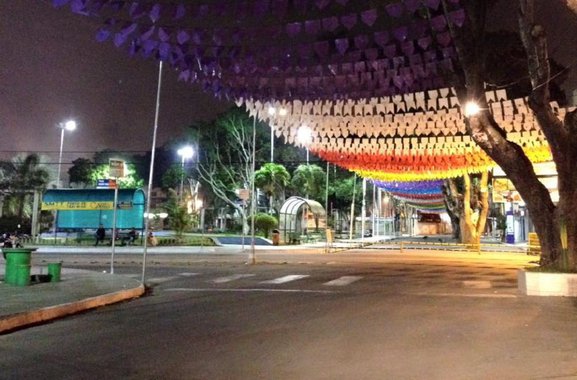 O governo do Estado publicou no Diário Oficial o resultado da seleção de projetos para os festejos de São João e São Pedro de 74 municípios a serem apoiados pela Superintendência de Fomento ao Turismo do Estado da Bahia (Bahiatursa); segundo o superintendente da Bahiatursa, Diogo Medrado, os festejos juninos movimentam a maioria dos municípios baianos durante todo o mês de junho; o apoio às manifestações típicas contribui para o estímulo à economia de cada cidade, gerando emprego e renda, além de incrementar o fluxo turístico na Bahia durante o período