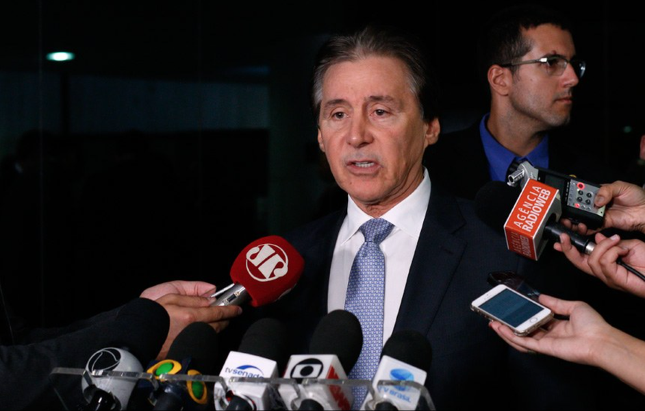"Nós temos mais de 20 projetos que nós vamos analisar aqui. Quero que a gente faça uma semana de pauta só de segurança pública. Essa é uma pauta do Congresso Nacional", declarou nesta terça-feira (14) o presidente do Senado, Eunício Oliveira (PMDB-CE). O parlamentar defendeu ainda que o governo edite uma Medida Provisória para fazer as alterações necessárias na nova lei trabalhista